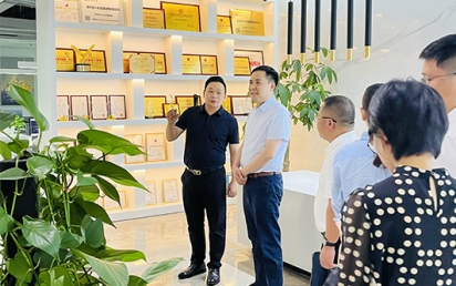 龙华民治街道张高攀书记莅临赢博考察、指导，助力赢博持续健康发展！